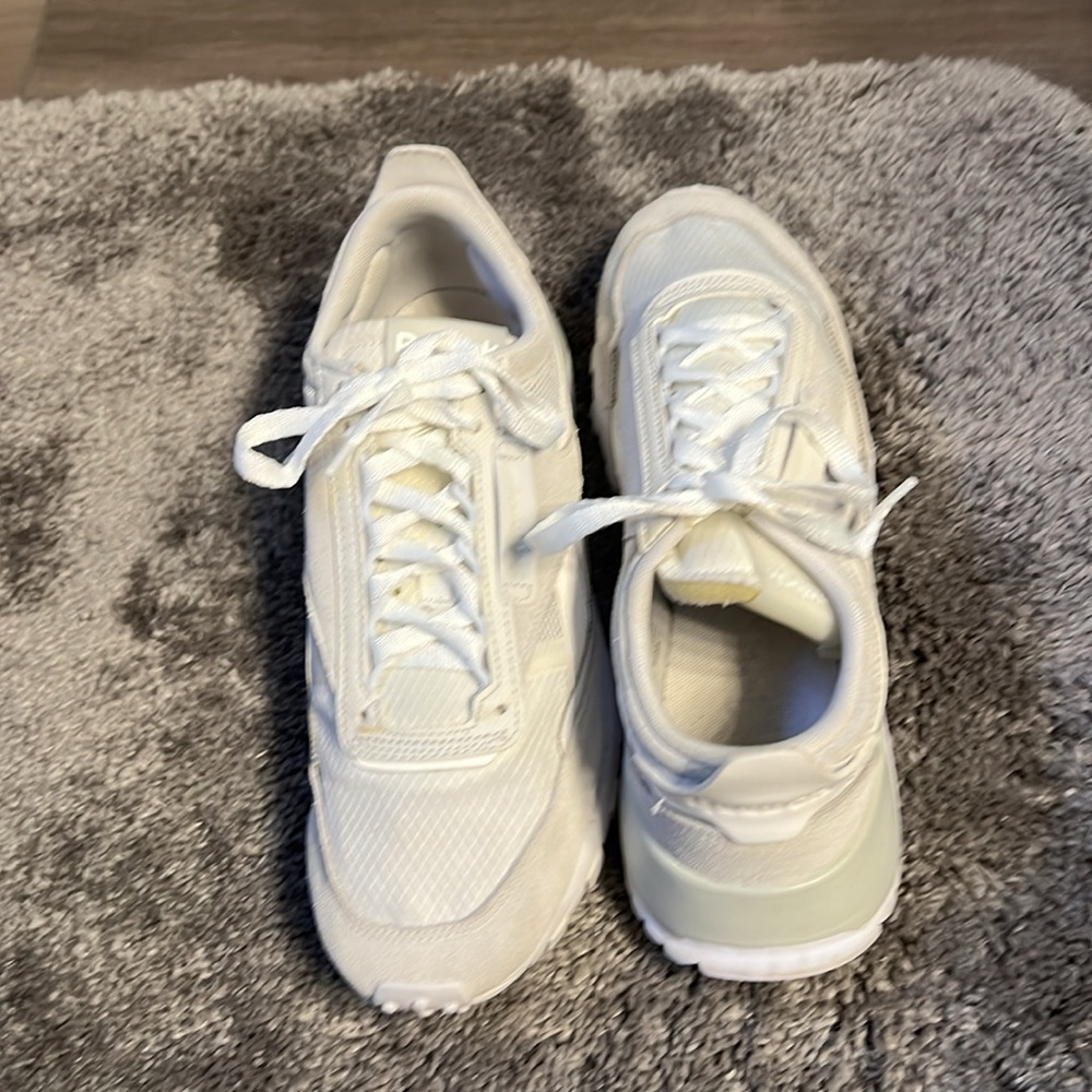 White Women's Athletic Shoes. Size 7 no flaws. Leathered, suede,nylon - Picture 12 of 16